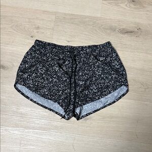 Old Navy Black and White Patterned Speckled Gym Workout Women's Athletic Shorts